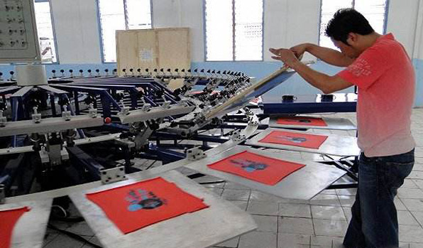 Screen printing squeegee heater